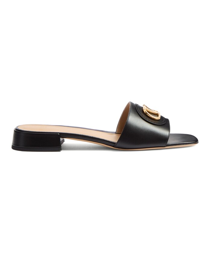 sandales-noires-carrees-a-bout-ouvert