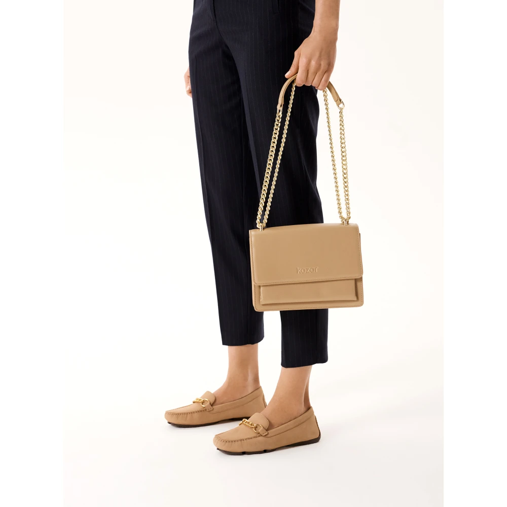 Kazar Leren tas met een klep en een metalen hanger Beige Dames