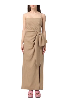 elegante-robe-longue-en-lin-avec-detail