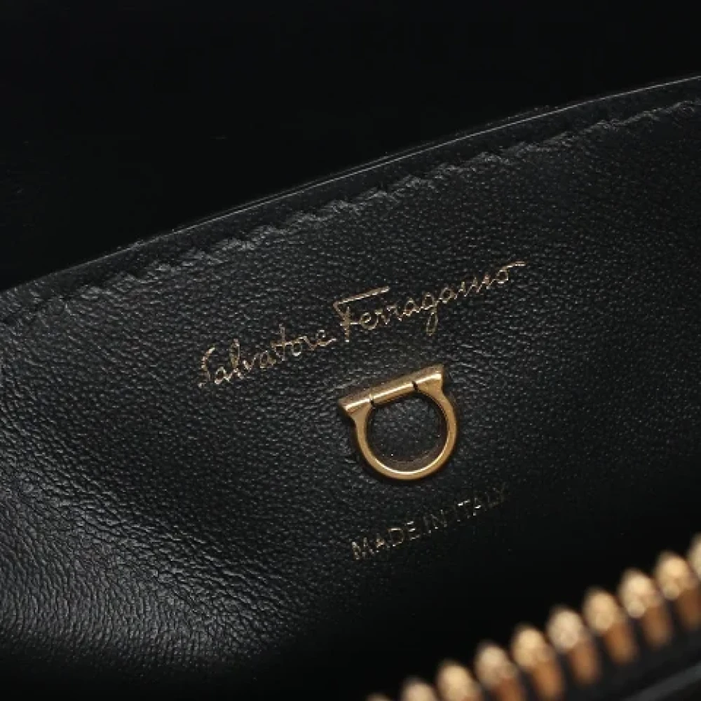 Salvatore Ferragamo Pre-owned Leather shoulder-bags Black Dames