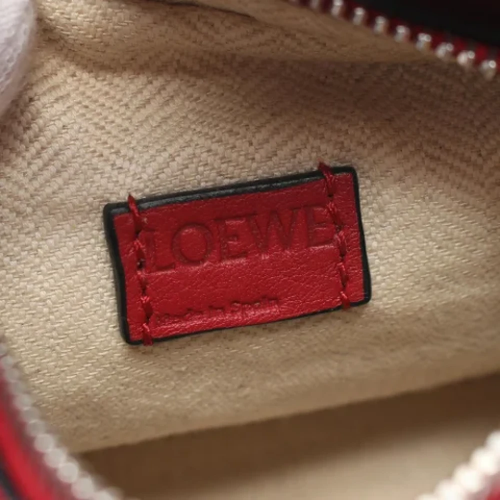 Loewe Pre-owned Leather handbags Red Dames