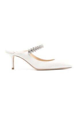chaussures-en-satin-blanc-ivoire-ornees-de-cristaux
