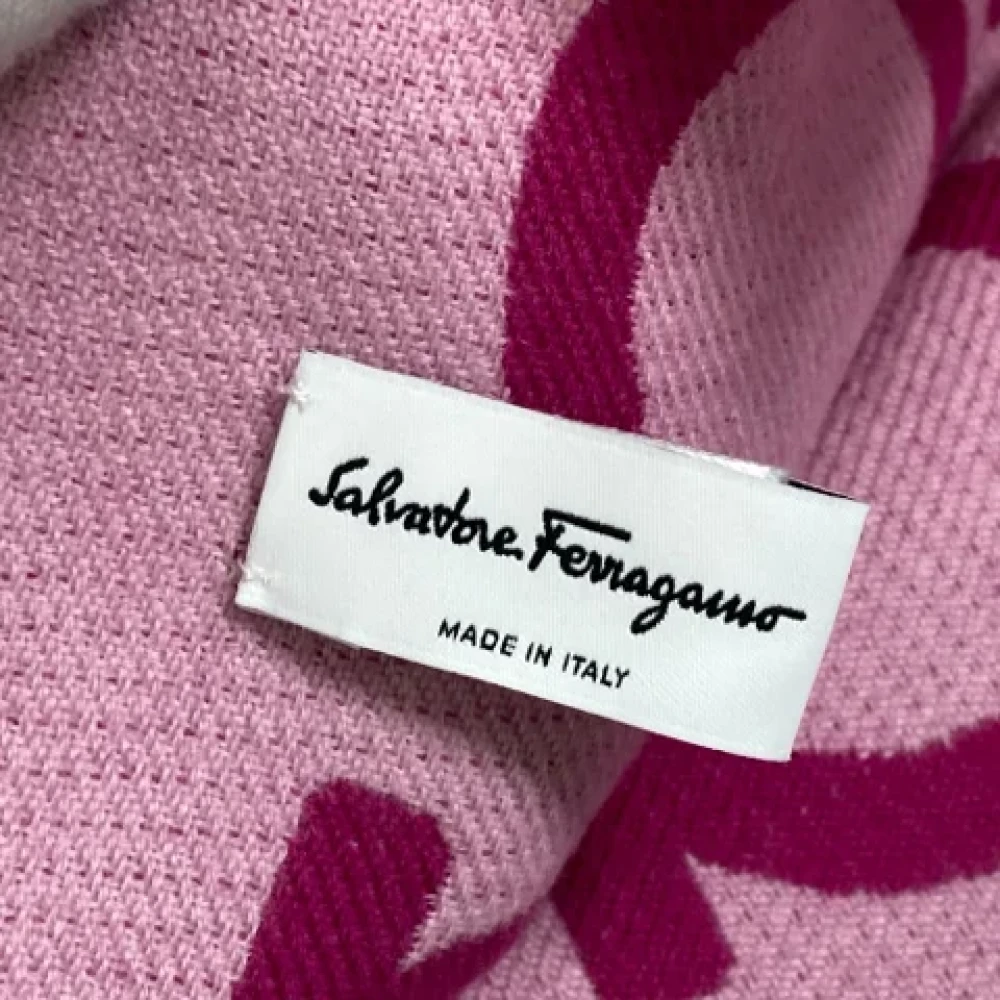 Salvatore Ferragamo Pre-owned Wool scarves Pink Dames