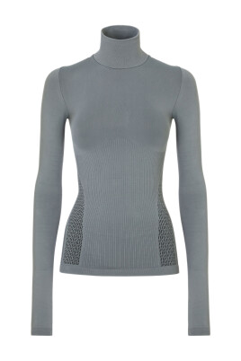 gray-ski-shirt-with-ff-detail