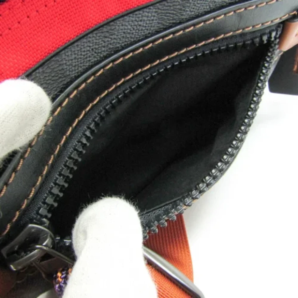 Coach Pre-owned Canvas shoulder-bags Black Unisex