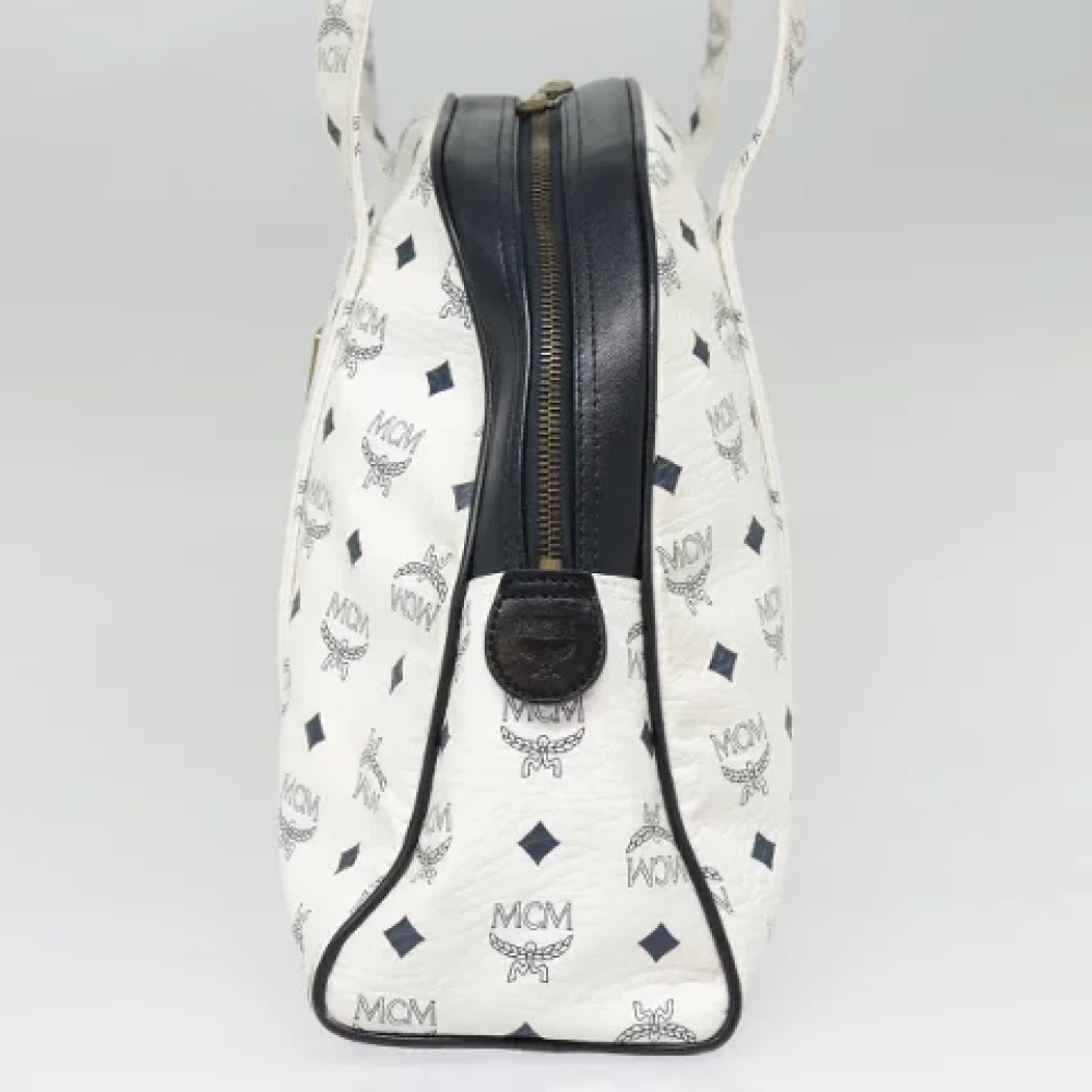 MCM Pre-owned Canvas shoulder-bags White Dames