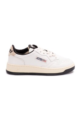 sneakers-blanches-avec-semelle-en-caoutchouc-vulcanise