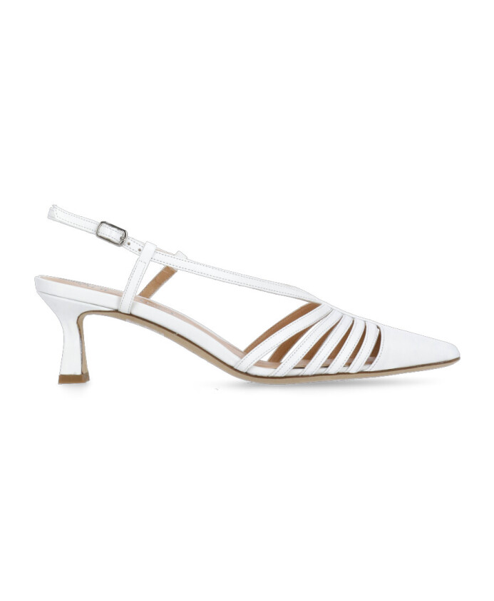 witte-suede-leren-sandalen-met-pijlneus