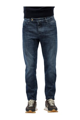 slim-fit-jeans