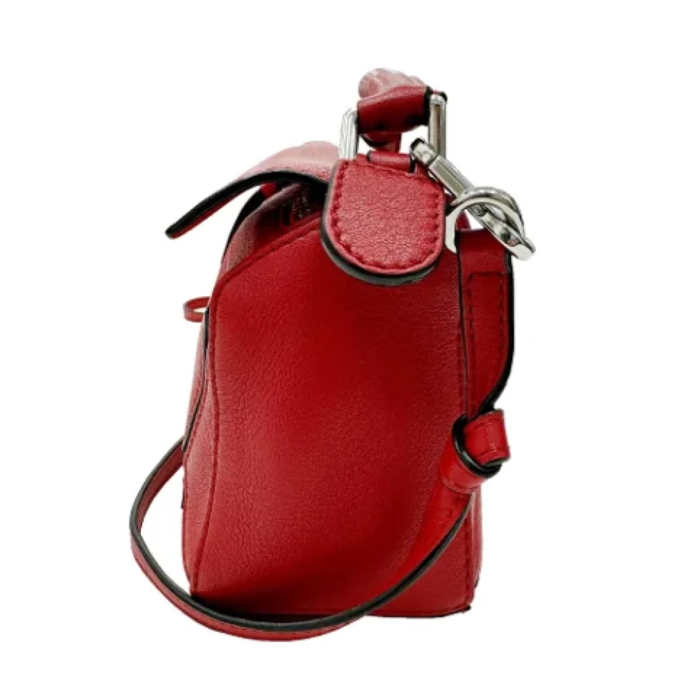 Loewe Pre-owned Leather shoulder-bags Red Dames