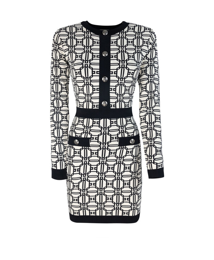 robe-monogramme-blanche-avec-accessoire-dore