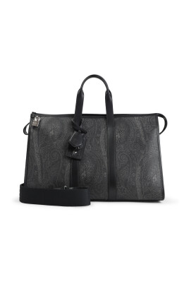 black-travel-bag-stylish-and-functional