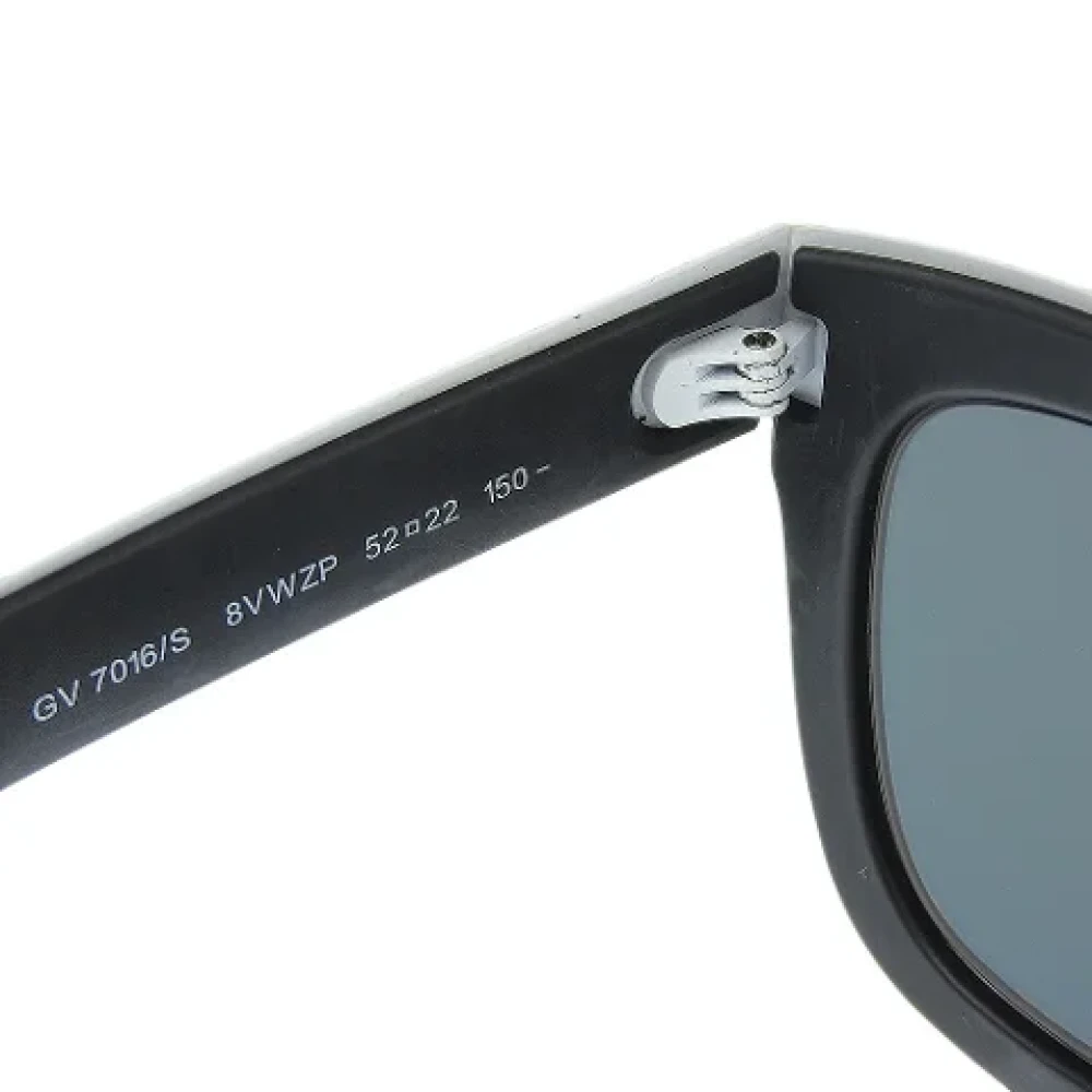 Givenchy Pre-owned Plastic sunglasses Black Dames
