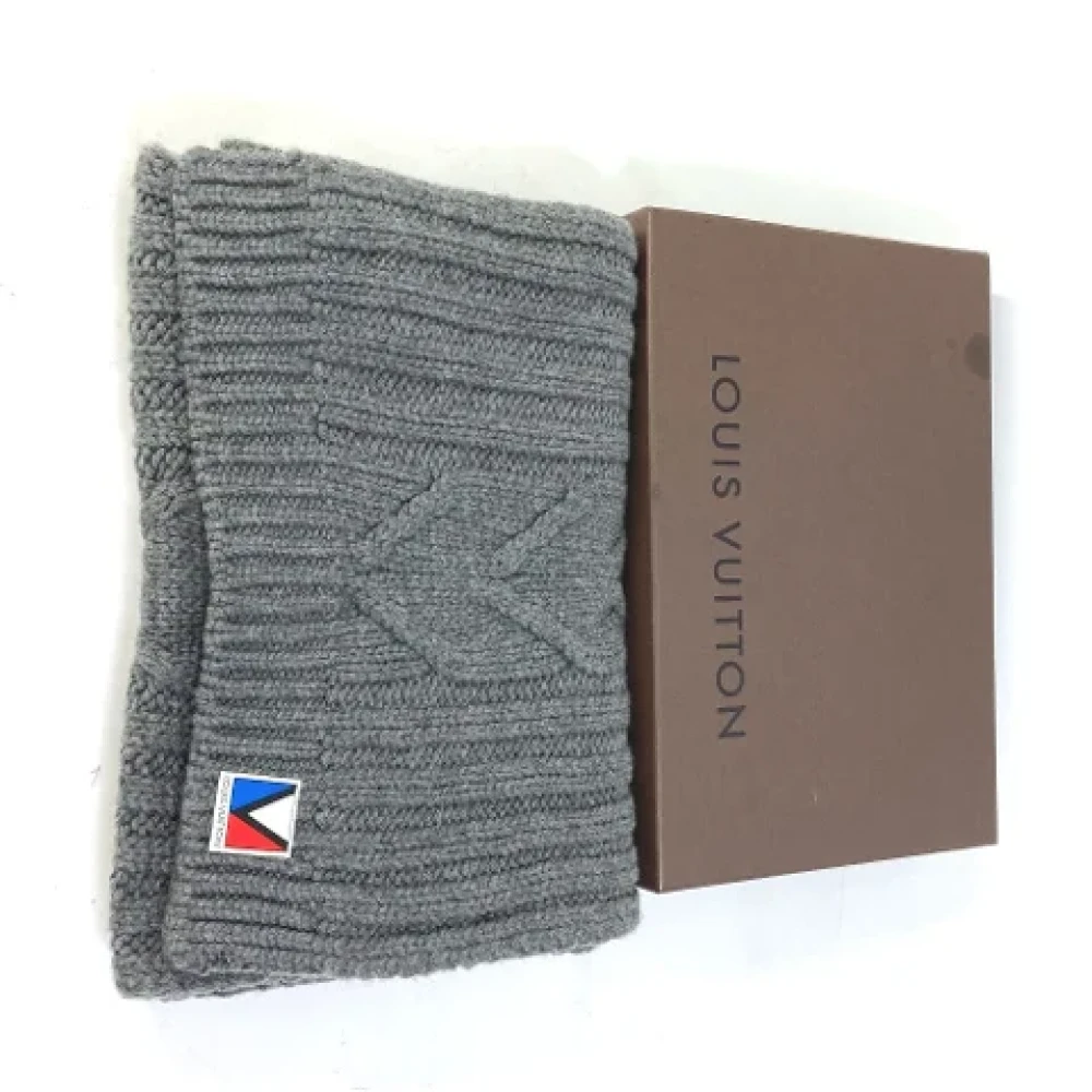 Louis Vuitton Vintage Pre-owned Wool scarves Gray Dames