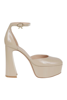 nude-leather-pumps-elegant-style