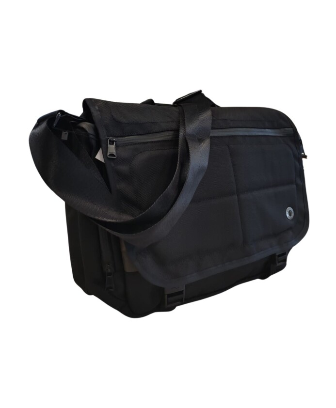sac-a-fermeture-eclair-organise-en-noir