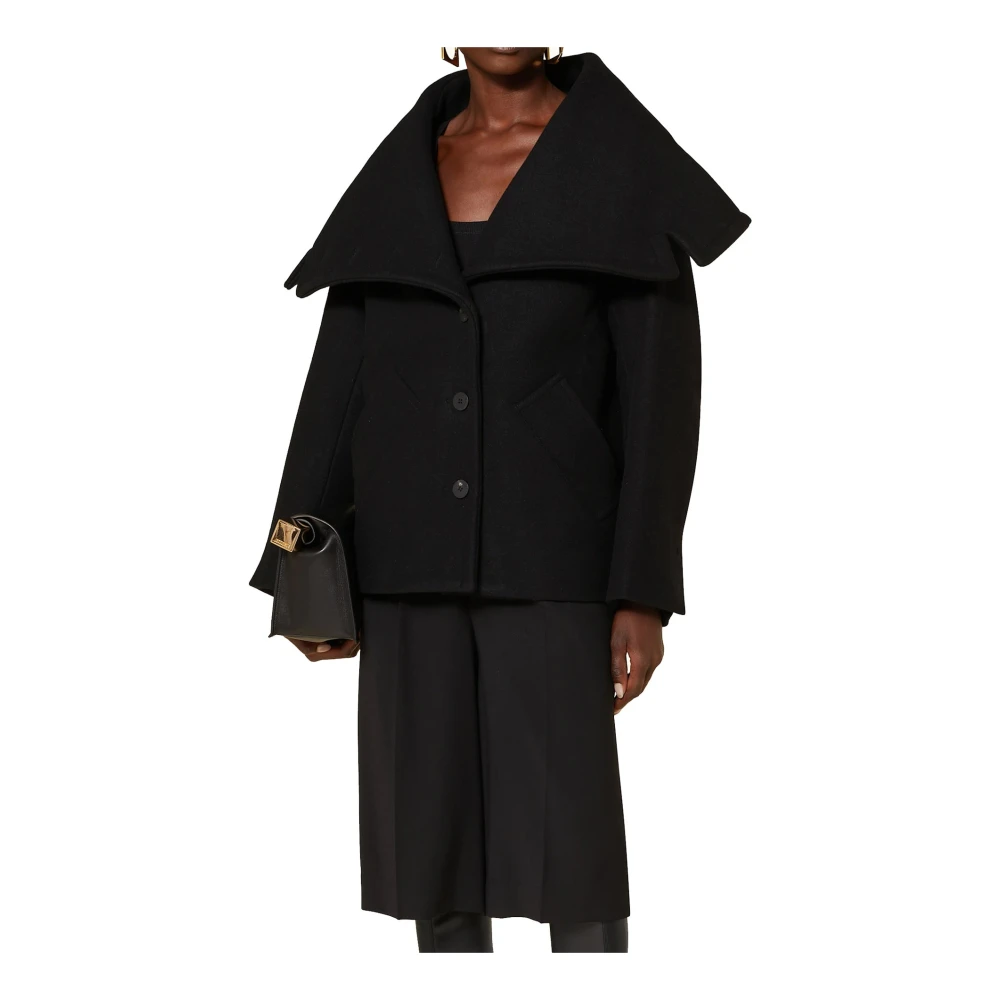 Jacquemus Wollen jas met gedrapeerde kraag Black Dames