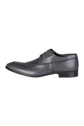 laced-shoes
