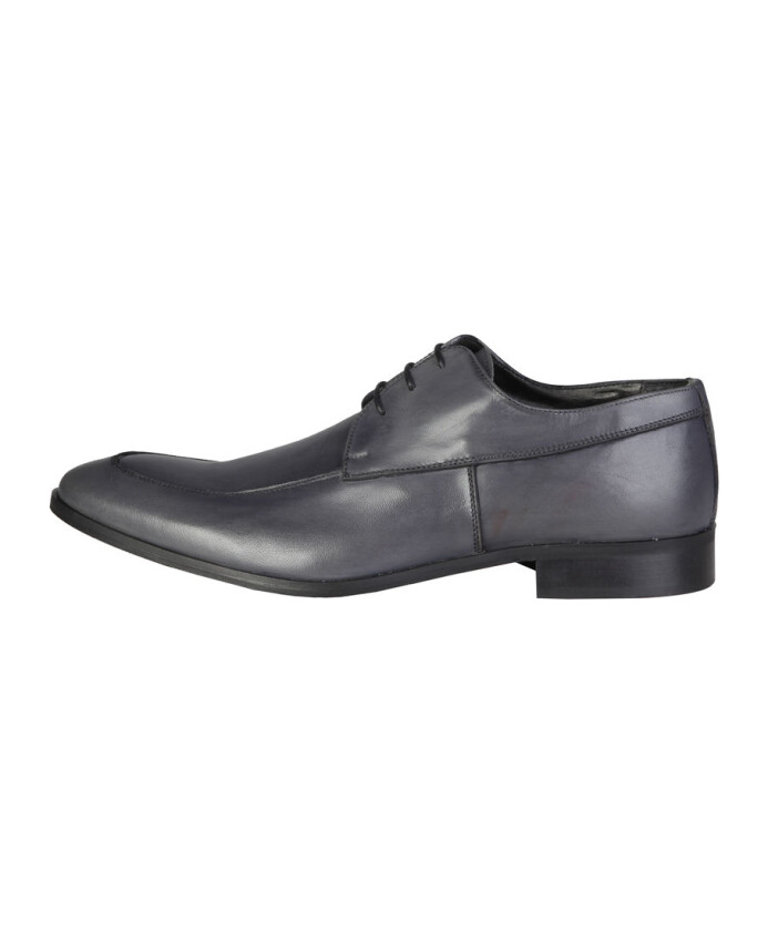 laced-shoes