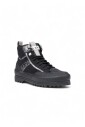 bottines-noires-a-lacets-avec-semelle-en-caoutchouc