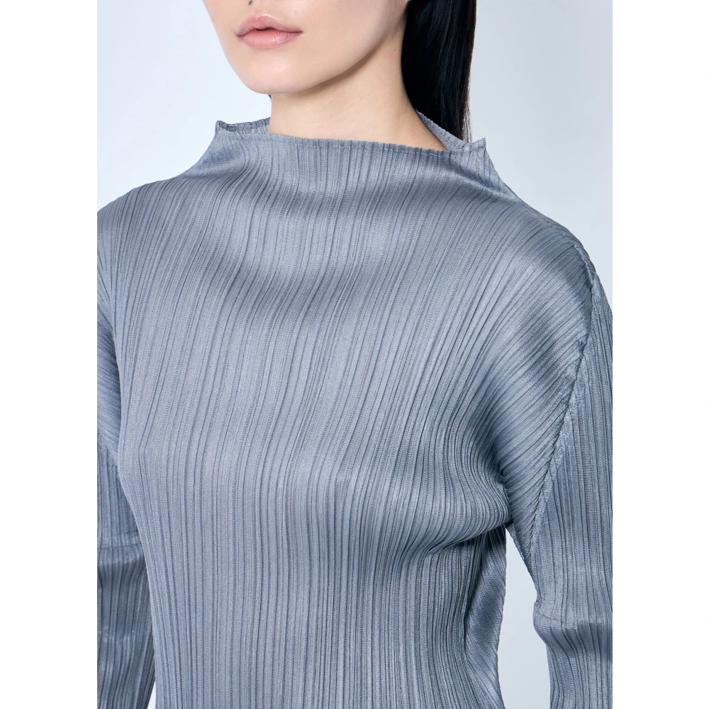 Issey Miyake Geplooide top met hoge hals en lange mouwen Gray Dames