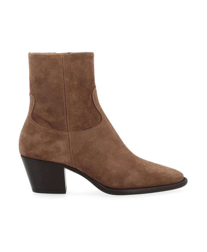 bottine-en-daim-taupe-avec-talon-en-bois