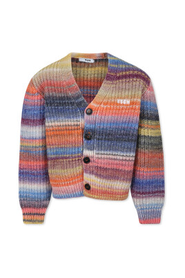 cardigan-tricote-colore-avec-boutons-de-marque