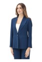 veste-bleue-a-boutonniere-simple-coupe-ajustee