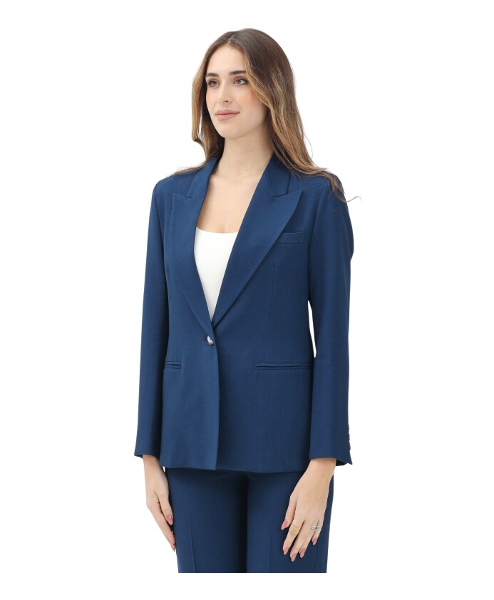 veste-bleue-a-boutonniere-simple-coupe-ajustee