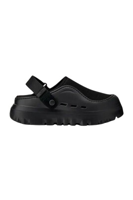 formede-traesko-til-streetwear-ensembler