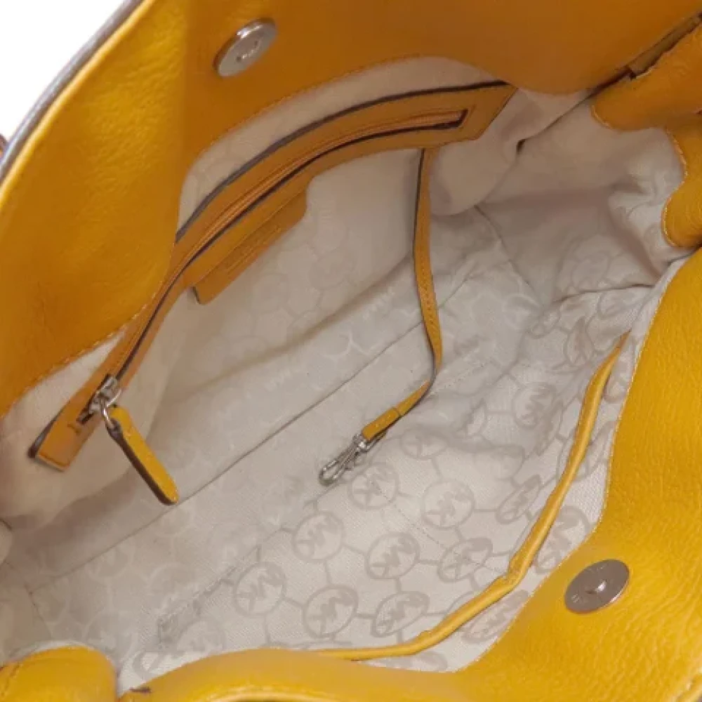 Michael Kors Pre-owned Fabric handbags Yellow Dames