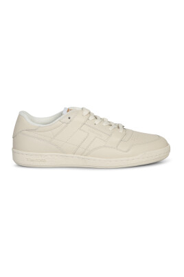 white-sneakers-casual-chic-style