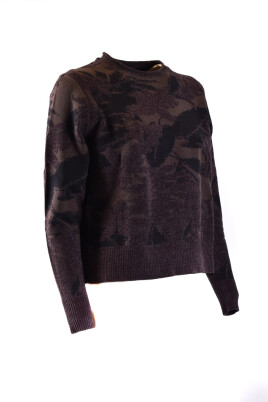 round-neck-knitwear
