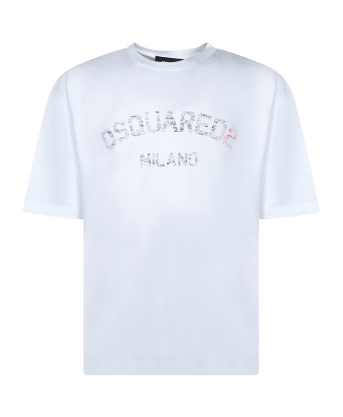 t-shirt-blanc-avec-logo-distinctif