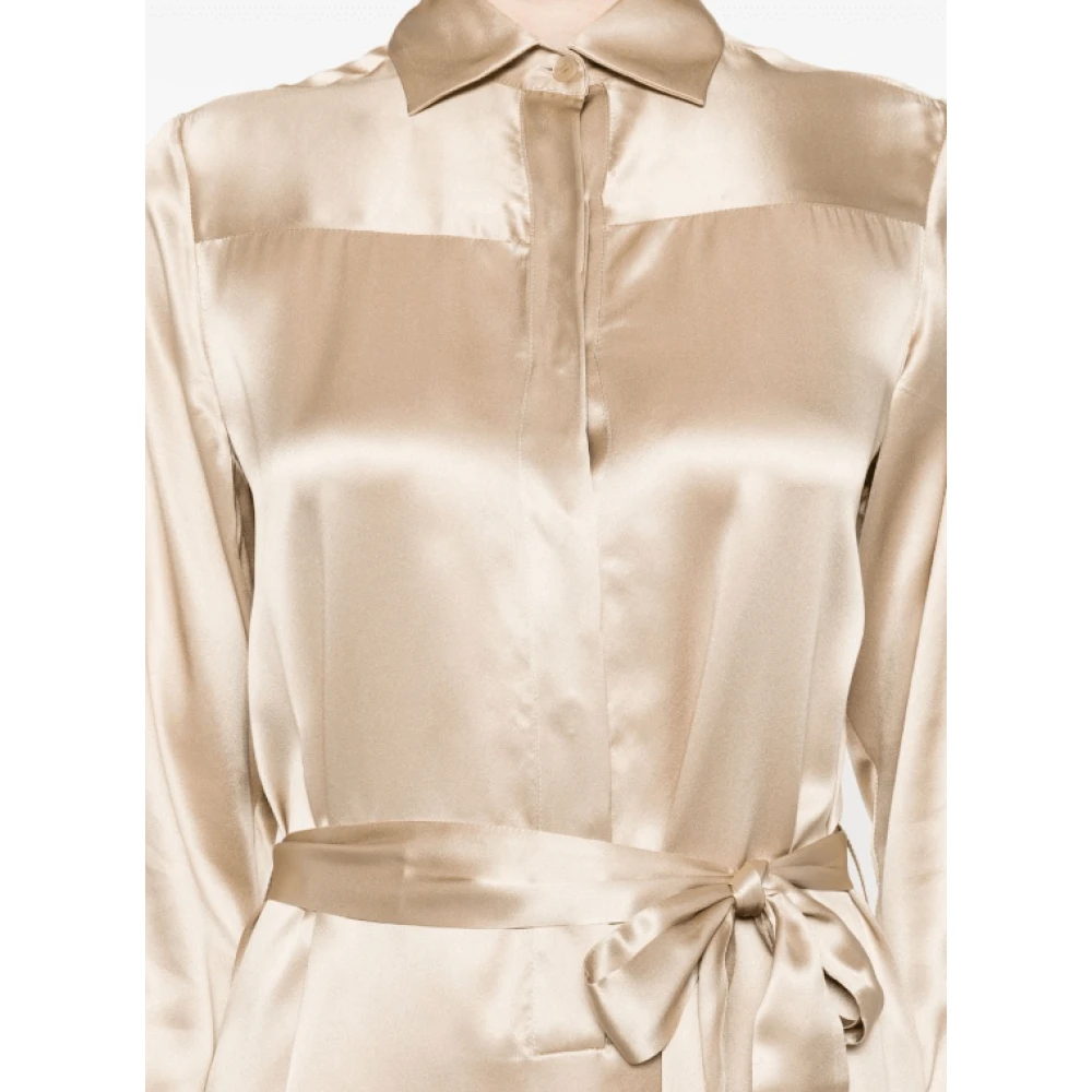 Kiton Zijden Satijnen Klassieke Kraag Overhemdjurk Beige Dames