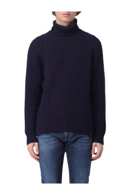 stylish-knit-turtleneck