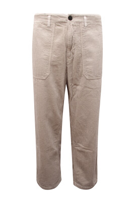 pantalon-en-velours-ample-dans-un-style-velours