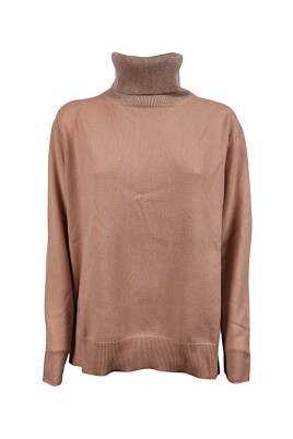 pink-turtleneck-med-hoj-hals-og-sideslidser