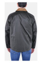 veste-ciree-courte-avec-une-touche-moderne