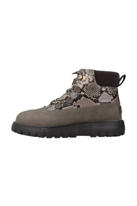 lace-up-boots
