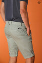 shorts-bermuda-chino-elegants-vert-clair