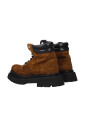 bottines-en-daim-a-lacets