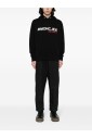 sweatshirt-noir-eleve-garde-robe-style