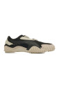 sneaker-noir-avec-semelle-en-caoutchouc-texture