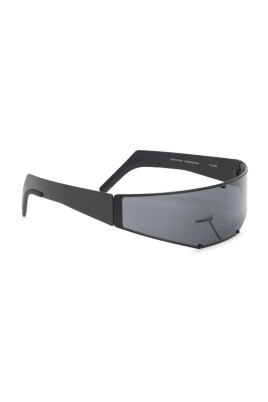 black-shield-sunglasses-logo-detail