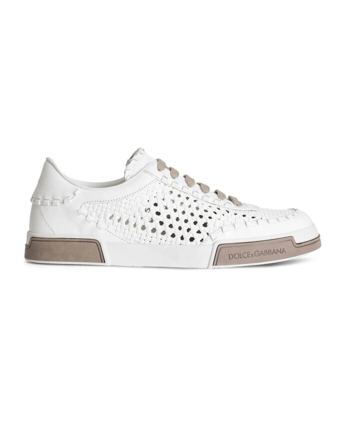 chaussures-blanches-a-semelle-en-caoutchouc
