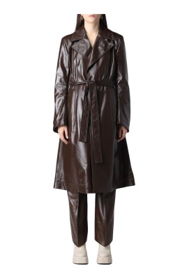 brun-lader-trenchcoat-med-balte