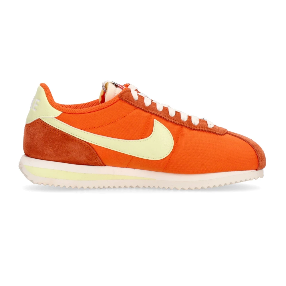 Nike - Shoes > Sneakers - Orange - Nike - Modalova