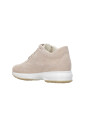 baskets-beiges-en-daim-a-lacets