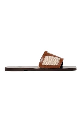 brown-leather-sandals-with-buckle-detailing
